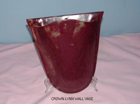 Possible Crown Lynn wall vase from hon-john Crown_14