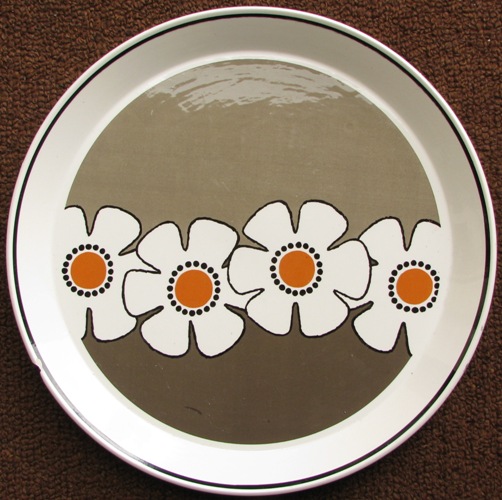 Retro Large Platter .... has been identified as Lyric d338 No_nam11