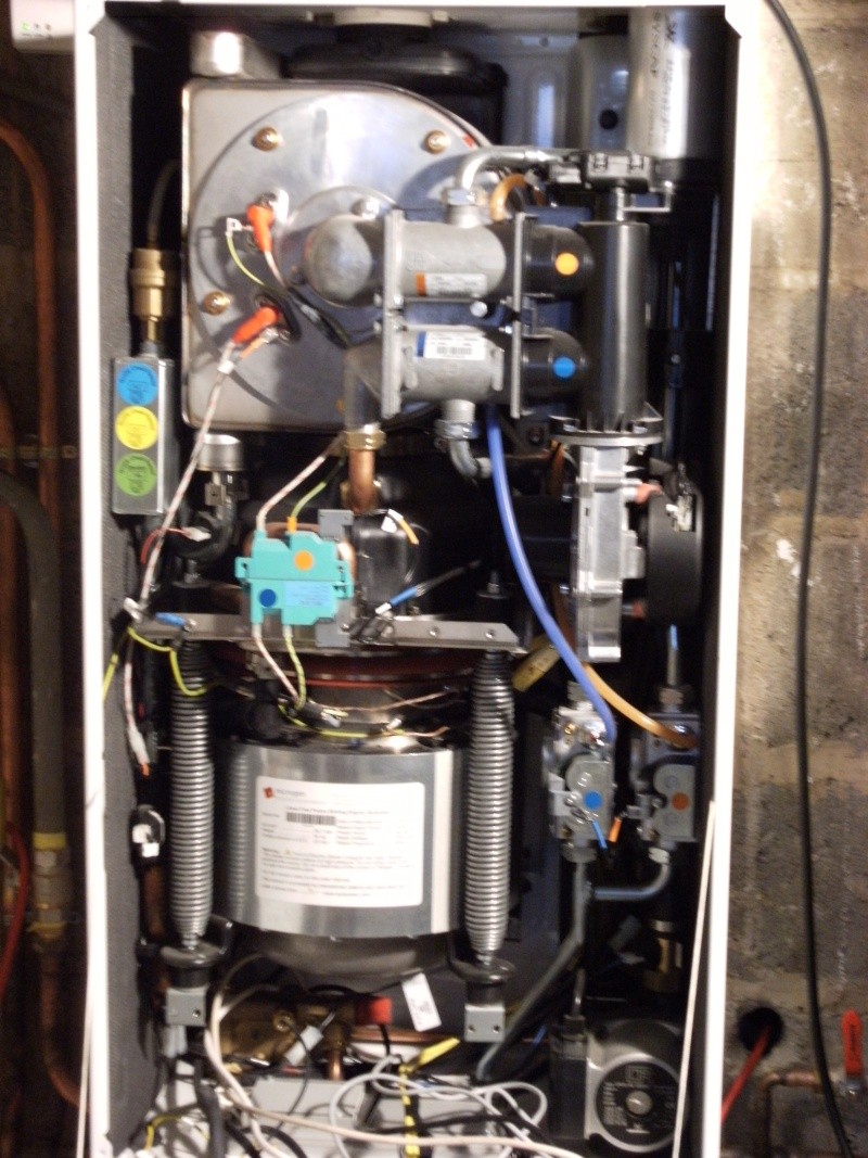 2 MODELS DE DISPONIBLE EN FRANCE / CHAUDIERE ELECTROGENE / MICRO-COGENERATION / ECOGENERATEUR // A MOTEUR STIRLING Calva710