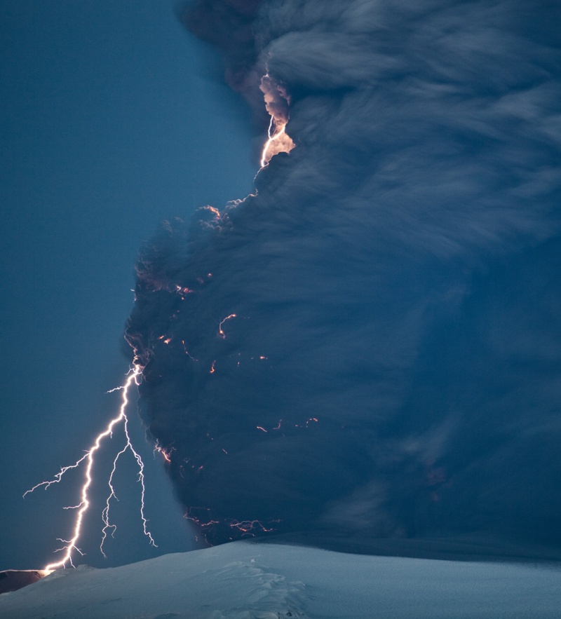 NÚI LỮA BÙNG NỔ Ở ICELAND Volcan35