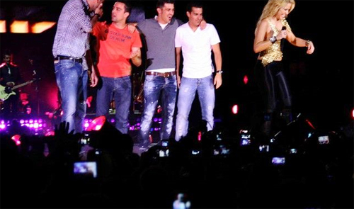 Shakira fait danser Piqué et les stars du Barça Shakir36