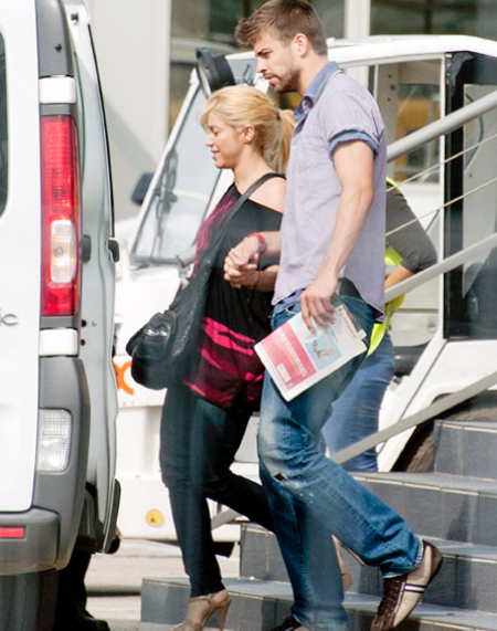 Gérard Piqué et Shakira pics together  - Page 2 Shakir44