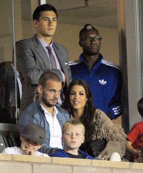 wesley sneijder and yolanthe cabau pics together Sneijd12