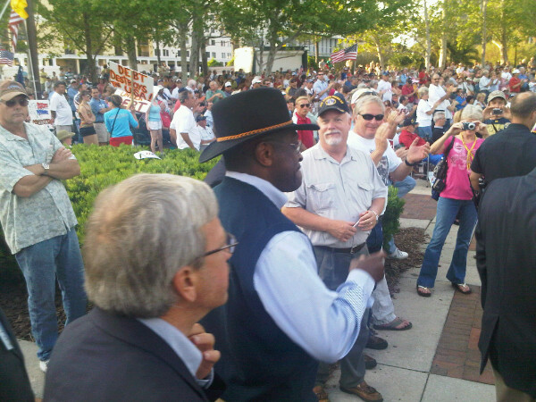 Herman Cain Arrives Orlando Tea Party X2_58710