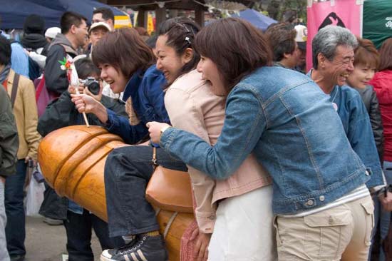Lễ Hội " Của Quý " tại Nhật Bản Le-hoi14