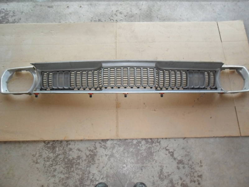 Recherche grille Duster (sharktooth) TROUVÉ 43258110