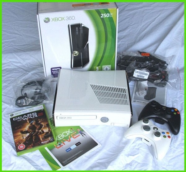 The New Xbox 360 S in white White-10