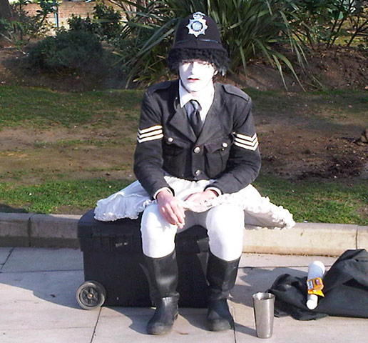 Show and Tell : Jared Leto - The Observer (12.09.10) Mime-o10