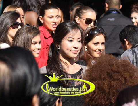 Kieu Khanh @ Miss World 2010 - Post Arrival Pics [Page.2] - Page 3 44257_10