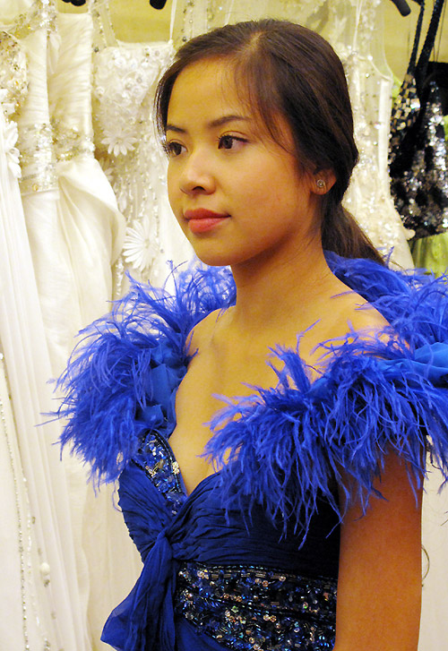 Ngắm tủ quần áo của Kiều Khanh tại Miss World 2010 Kieu-k18
