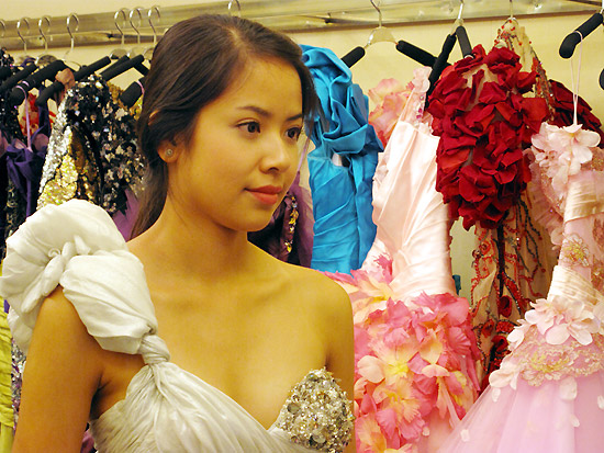 Ngắm tủ quần áo của Kiều Khanh tại Miss World 2010 Kieu-k19