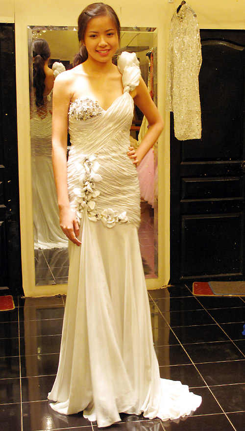 Ngắm tủ quần áo của Kiều Khanh tại Miss World 2010 Kieu-k20