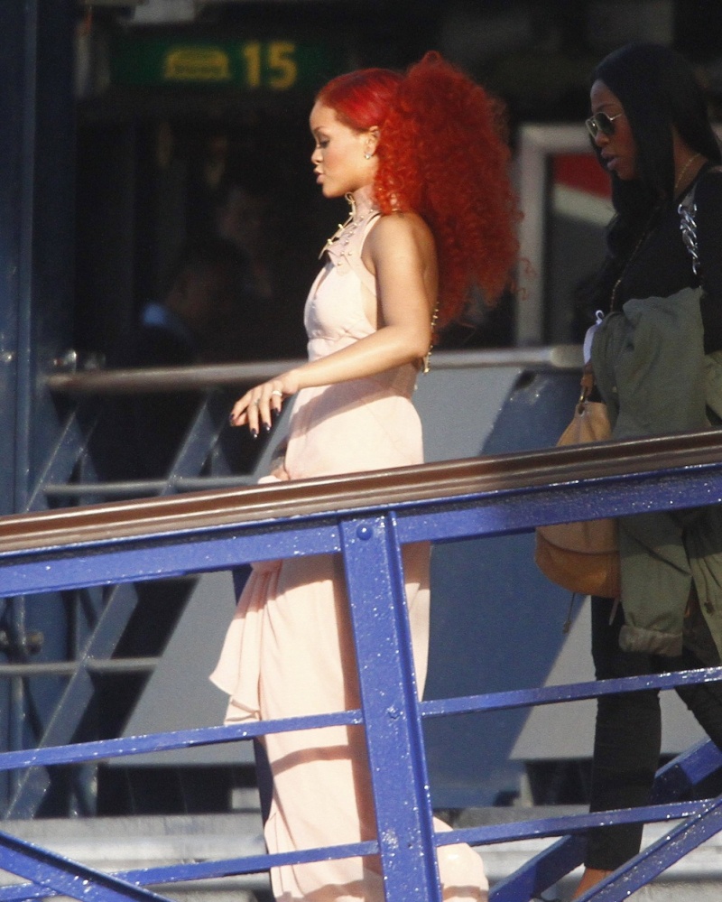 Rihanna quitte le bateau où a eu lieu l'évènement Nivea à Hambourg 09/05/11 57dd4510