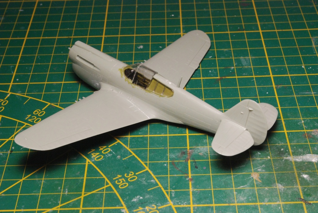 [Academy] P-40E Warhawk - FINI Acade100