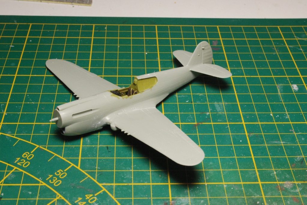 [Academy] P-40E Warhawk - FINI Acade104