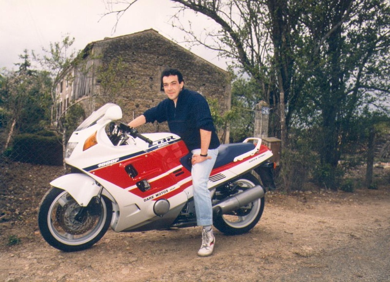 Quelques unes de mes anciennes autos........................et motos Cbr0210