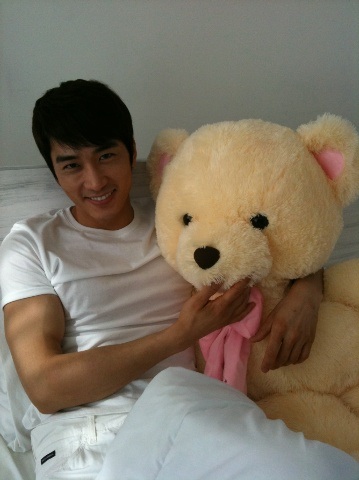 Song Seung-Heon Storms10