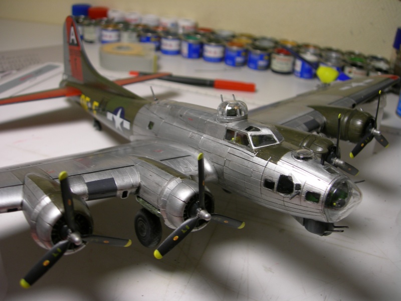 [REVELL] Boeing B-17G Flying Fortress "LITTLE MISS MISCHIEF" 1/72  Dscn8915