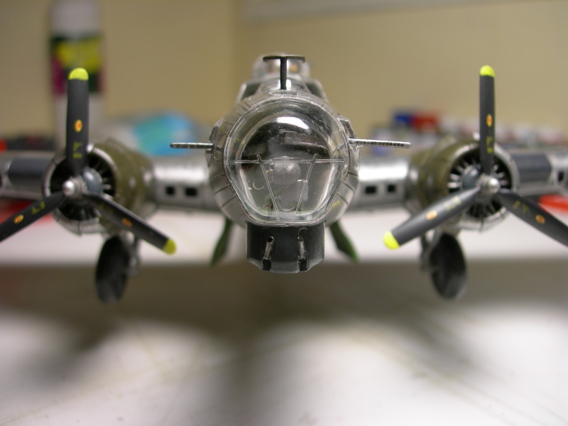 [REVELL] Boeing B-17G Flying Fortress "LITTLE MISS MISCHIEF" 1/72  Dscn8916