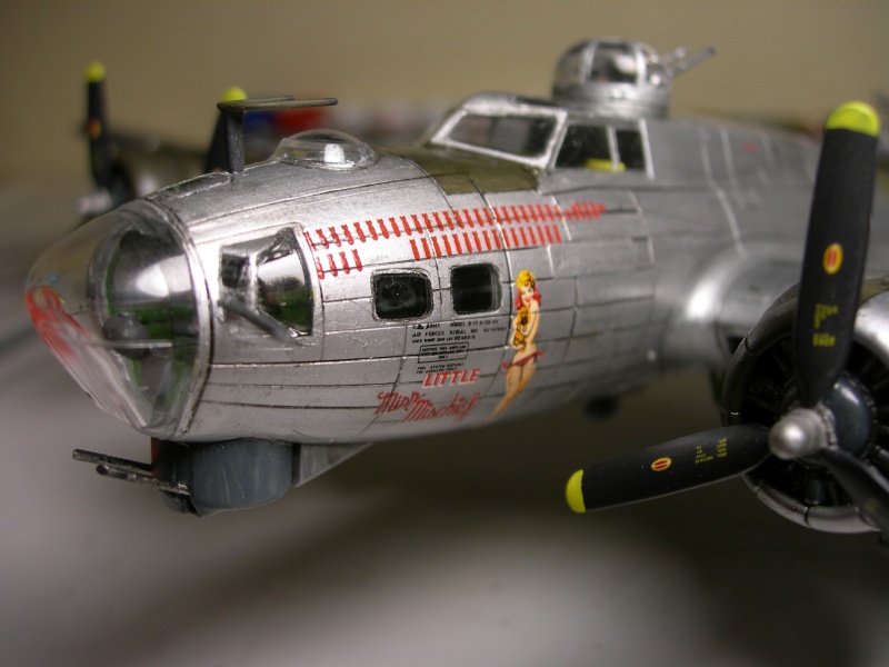 [REVELL] Boeing B-17G Flying Fortress "LITTLE MISS MISCHIEF" 1/72  Dscn8918
