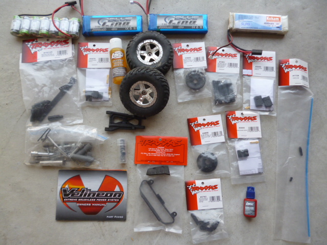 SOLD! Traxxas Slash VXL with 5 X batteries and many extra parts! P1030810