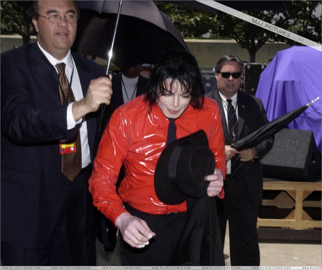 Michael Jackson no 50º American Bandstand 2002 01010