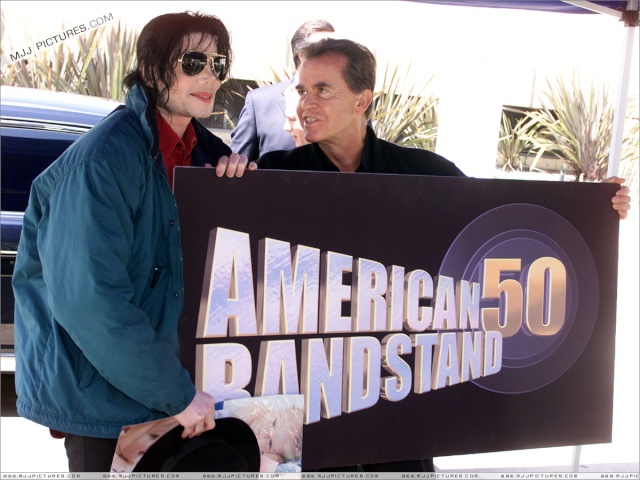 Michael Jackson no 50º American Bandstand 2002 01411