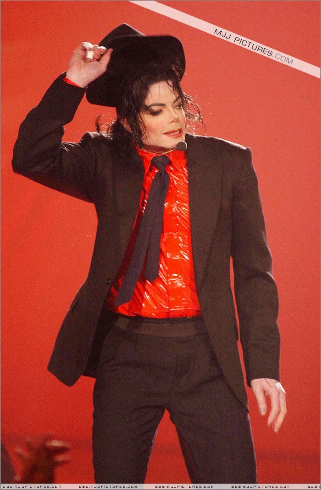 Michael Jackson no 50º American Bandstand 2002 02610