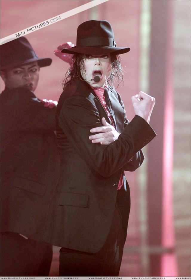 Michael Jackson no 50º American Bandstand 2002 03610