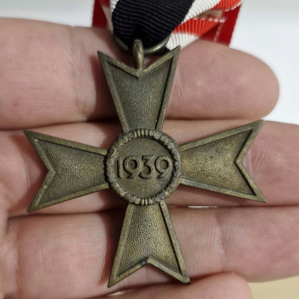 Identification  croix du mérite avec et sans épée .  Skg0pj10