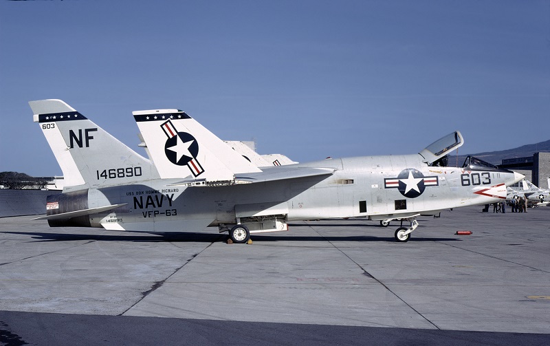 [Academy] Vought F-8 Crusader Vough109