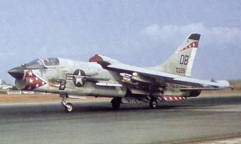 [Academy] Vought F-8 Crusader - Page 4 Vough329