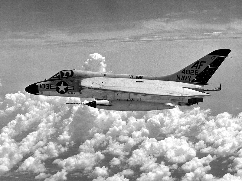 [Academy] Vought F-8 Crusader - Page 5 Vough354