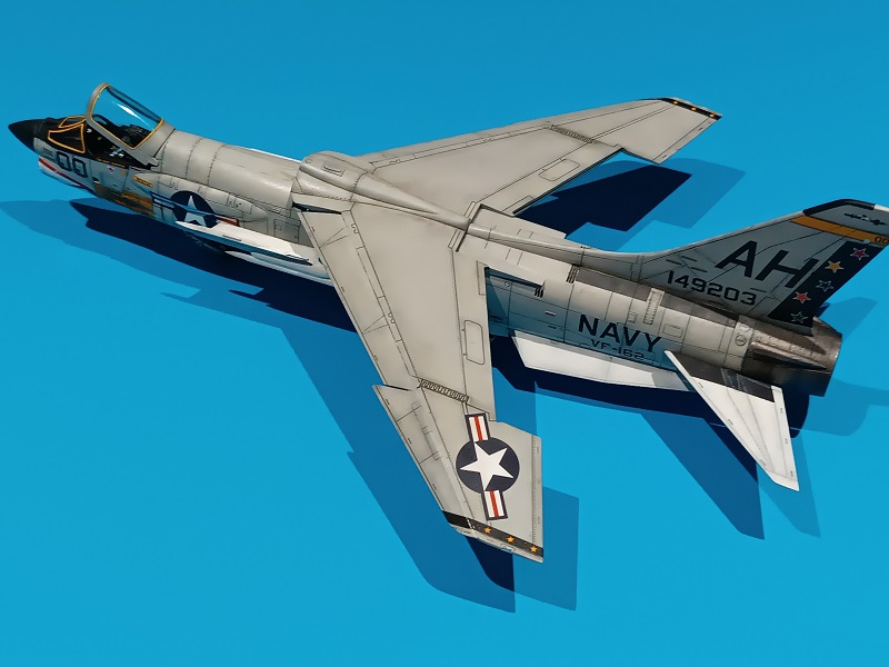 [Academy] 1/72 - Vought F-8 Crusader  - Page 7 Vough395