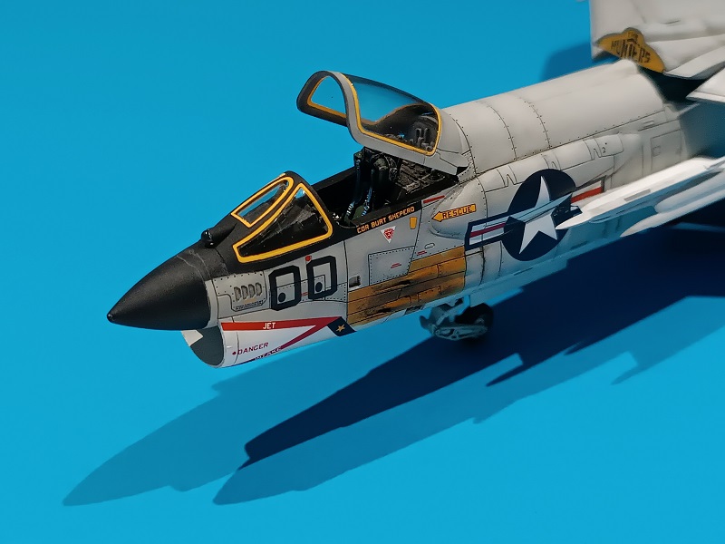 [Academy] 1/72 - Vought F-8 Crusader  - Page 7 Vough401