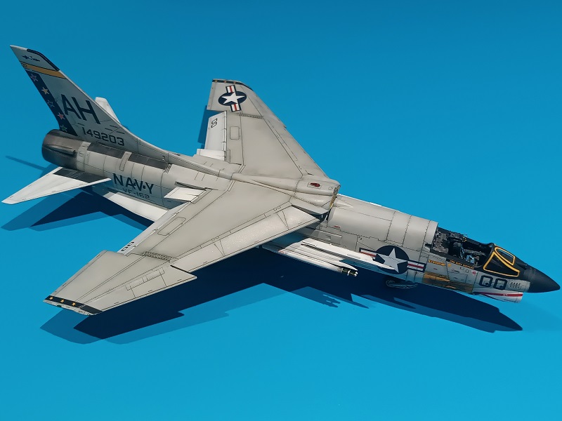 [Academy] 1/72 - Vought F-8 Crusader  - Page 7 Vough409