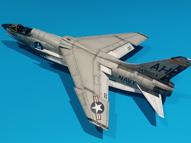 [Academy] 1/72 - Vought F-8 Crusader  - Page 7 Vough411