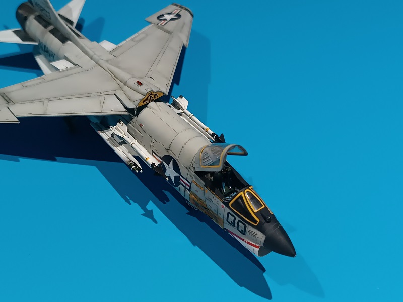 [Academy] Vought F-8 Crusader - Page 6 Vough418