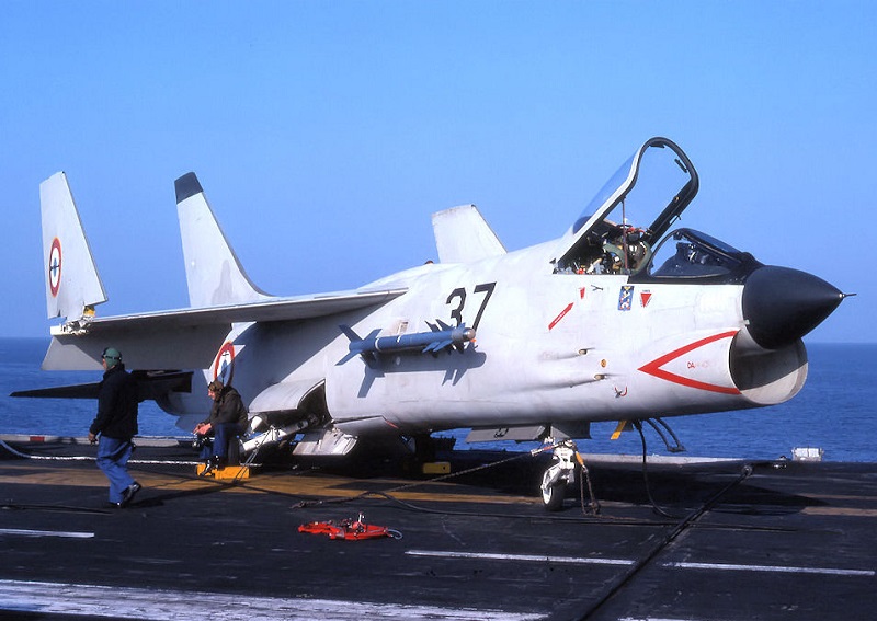 [Academy] Vought F-8 Crusader - Page 6 Vough419