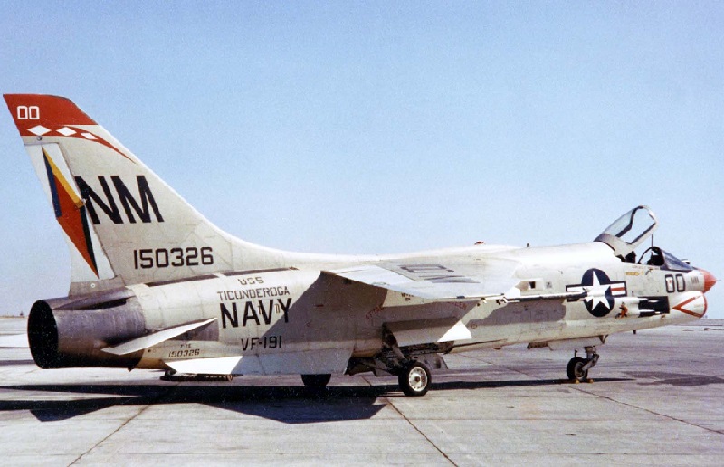 [Academy] Vought F-8 Crusader - Page 6 Vough421