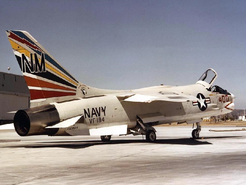 [Academy] Vought F-8 Crusader - Page 6 Vough423