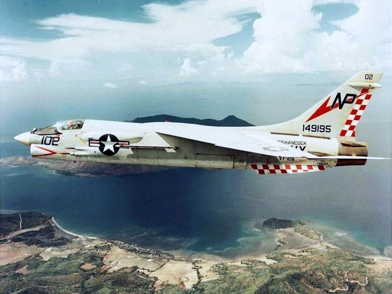 [Academy] Vought F-8 Crusader - Page 6 Vough431