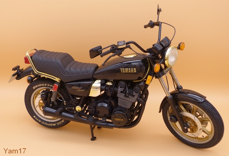 Yamaha XS1100 Midnight Spécial [Tamiya, 1/6 ème) Xs11_m10