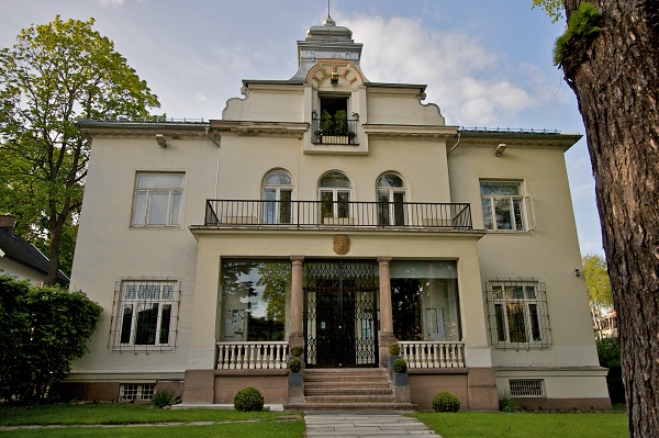 Ambassade de la Monarchie de Francovie Dramme10