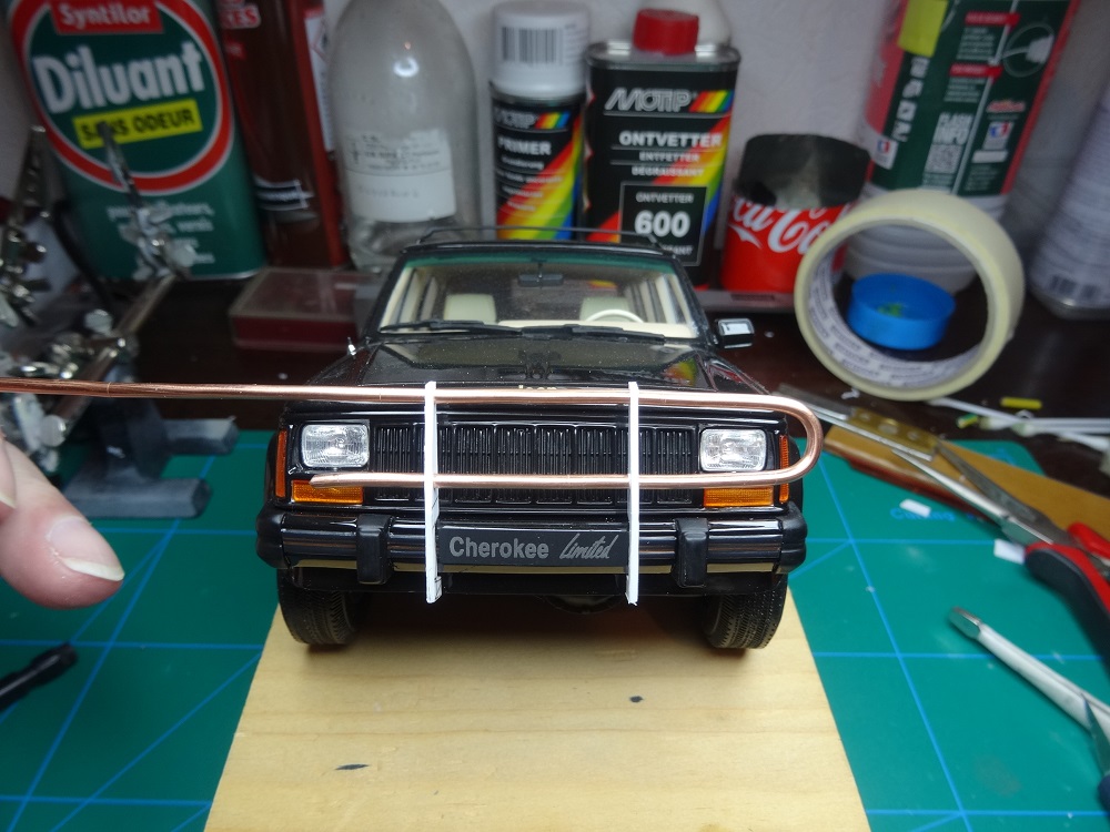 JEEP CHEROKEE 4.0 LIMITED OTTOMOBILE N°837/1500  1/18 TERMINE - Page 2 Push_b10