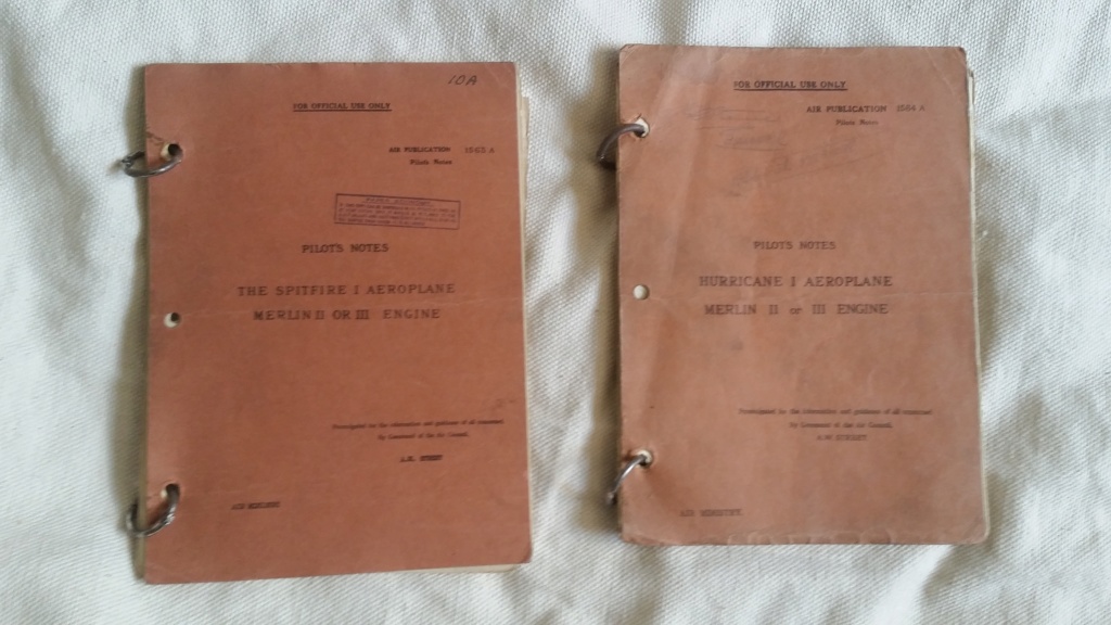 Rares manuels de vol de Spitfire et Hurricane  20200513