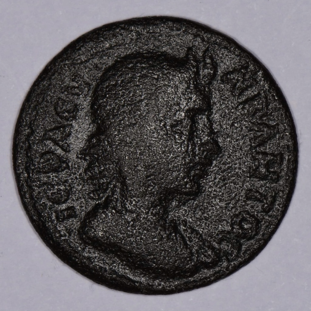 AE24 semi autónomo de Marco Aurelio. CMYPNAIΩN Γ NEΩKOPΩN. Templo. Esrmirna 81f62e10