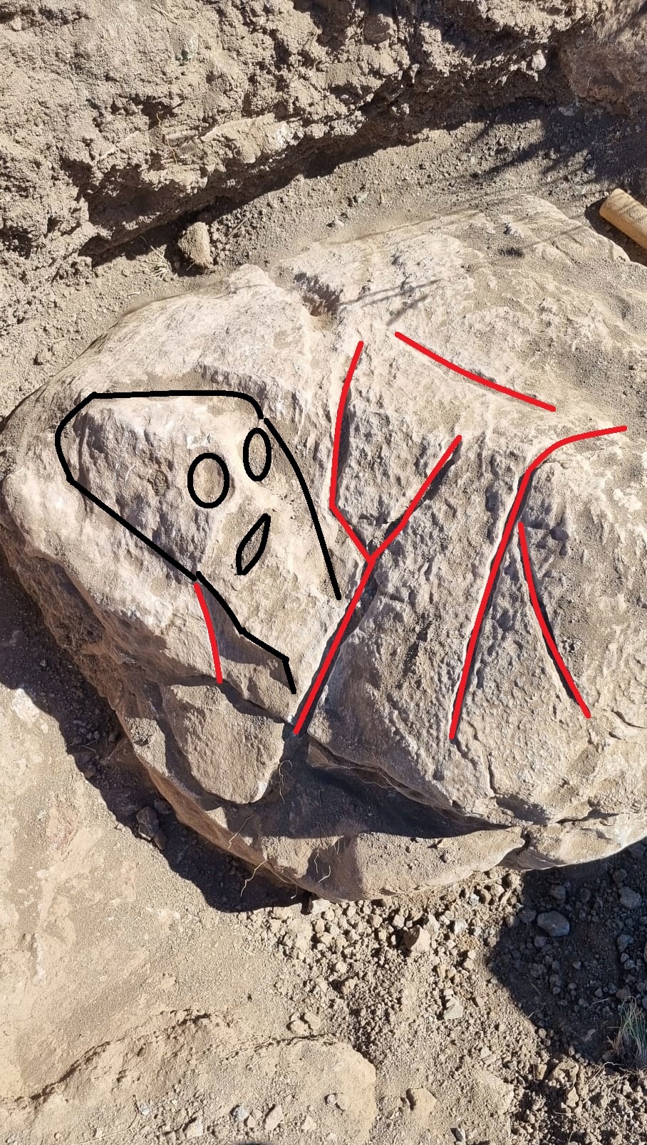  مرحبًا ، هل يمكن لأي شخص أن يشرح لي ما تعنيه الحروف على هذا الحجر y ومقلوب v. تم العثور على هذا الحجر في مجرى جاف Ccc12