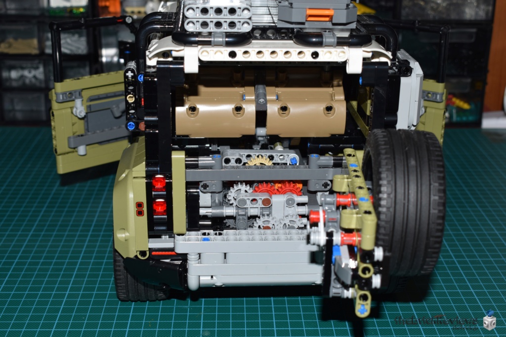 ThebrickReview: LEGO Technic 42110 Land Rover Defender Dsc_0915