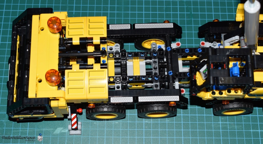 ThebrickReview: LEGO Technic 42108 Mobile Crane Dsc_0937